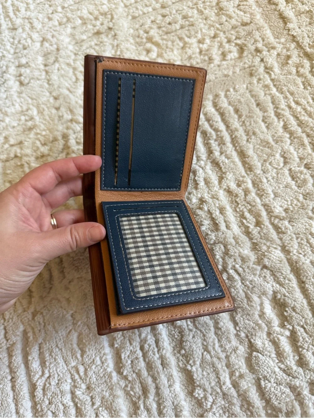 Fuerdanni Brown Leather Bi-Fold Wallet